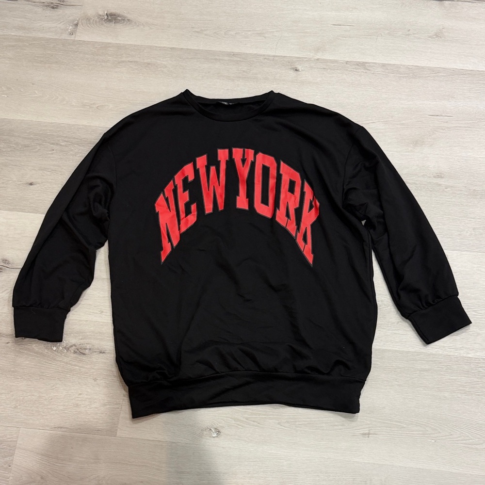 SHEIN Black Oversized Sweatshirt with Red New York Print - Picture 1 of 2